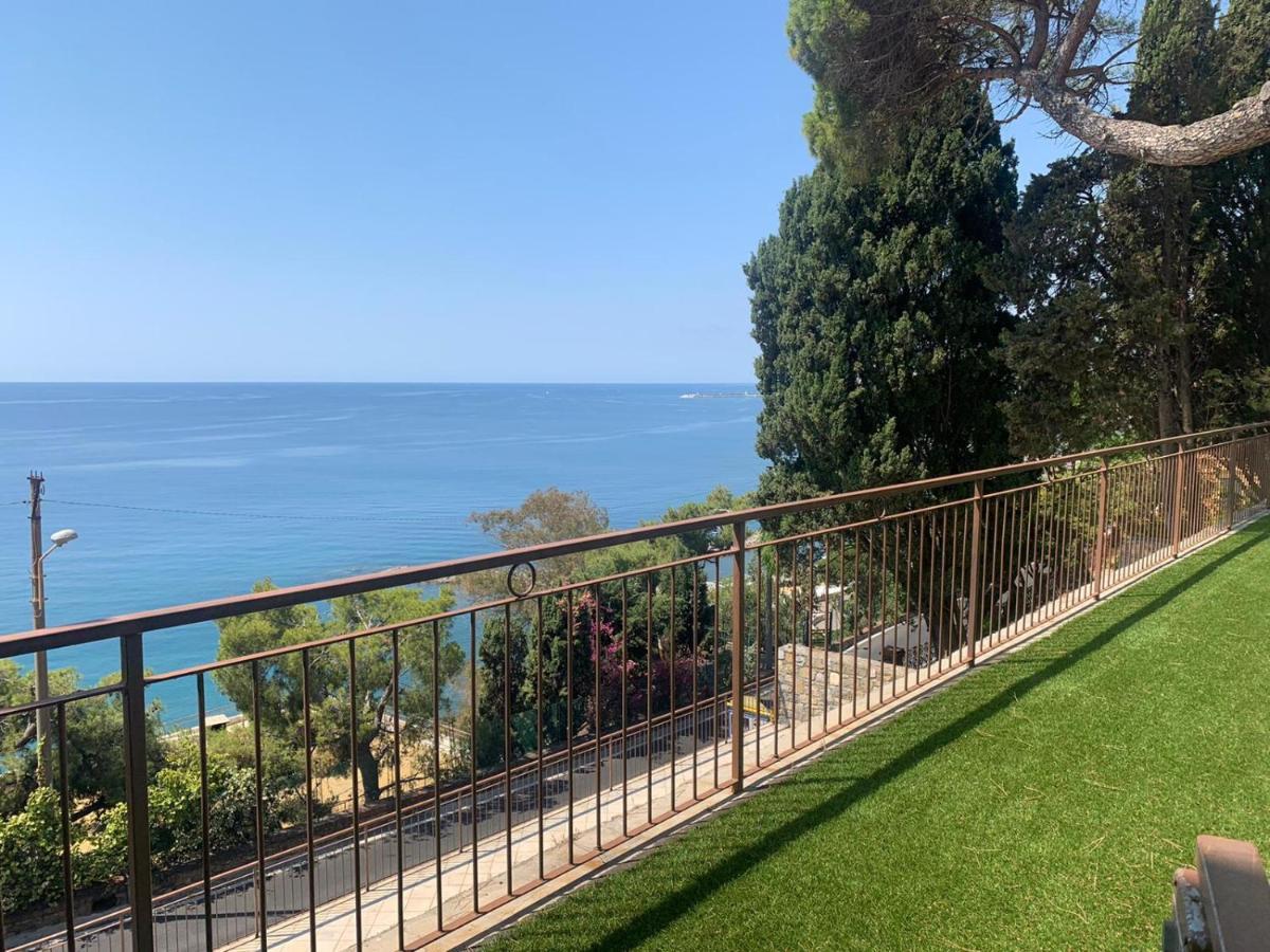 La Terrazza Nel Blu Apartman Imperia Kültér fotó